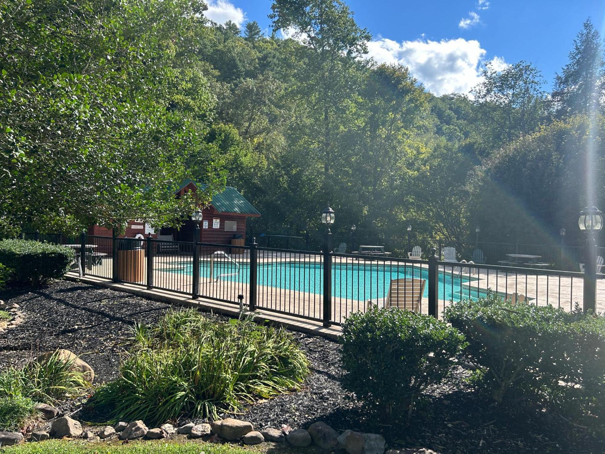 Elegant & Cozy Cabin Near Pigeon Forge Sevierville Bagian luar foto